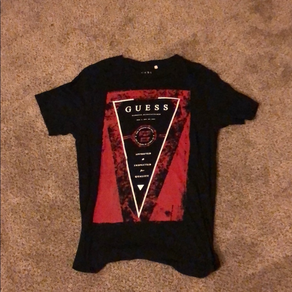 Men’s Guess shirt